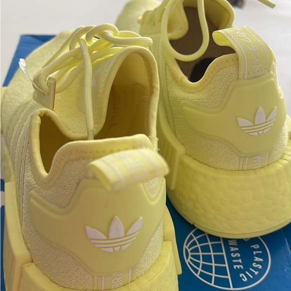 Adidas NMD R1 - Picture 2 of 3